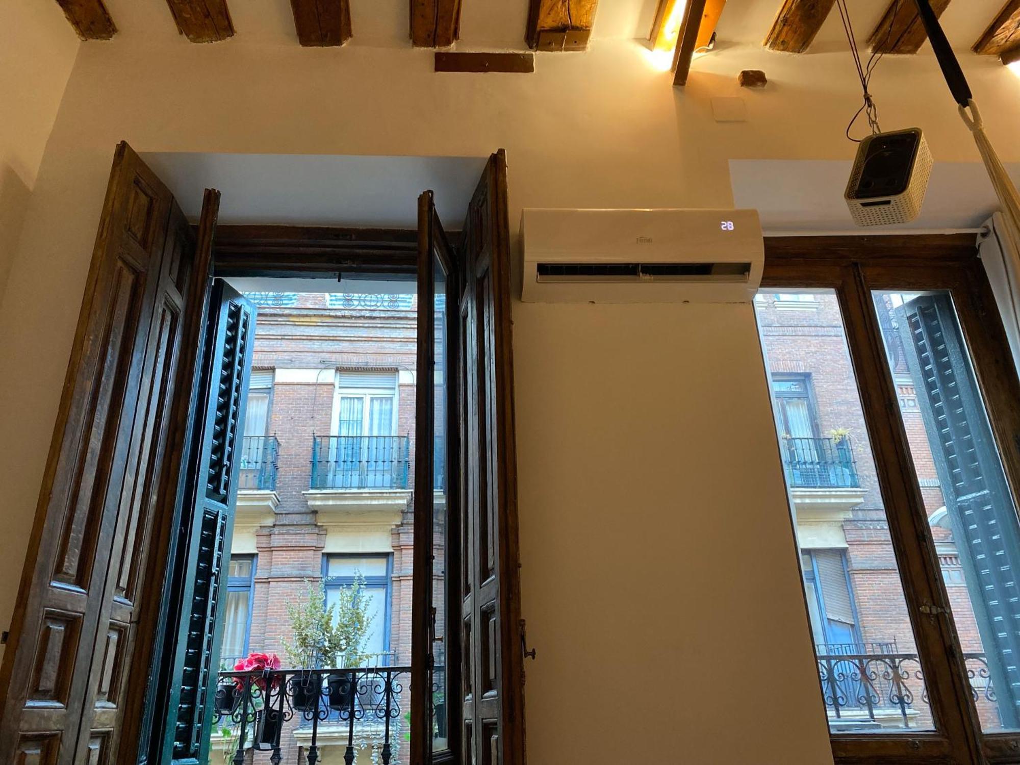 Hortaleza 4, Preciso Estudio En Chueca Junto A La Gran Via De Мадрид Екстериор снимка