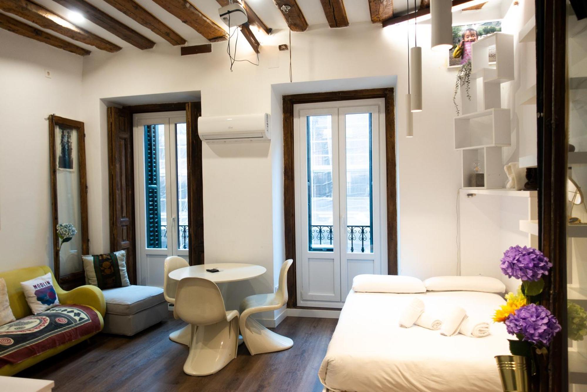Hortaleza 4, Preciso Estudio En Chueca Junto A La Gran Via De Мадрид Екстериор снимка